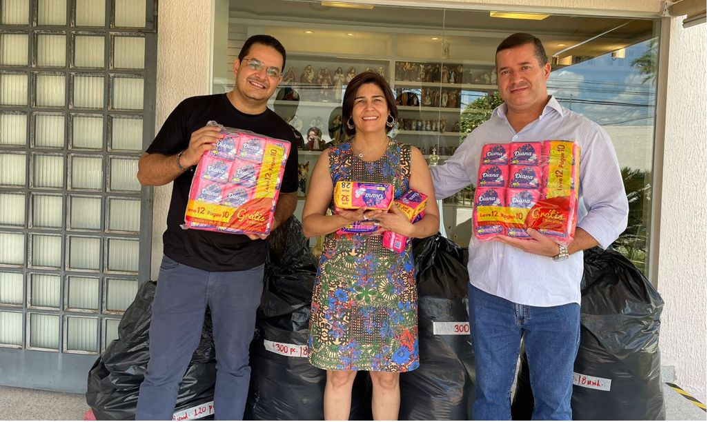 UniAraguaia faz campanha contra a pobreza menstrual e entrega as doações para a Pastoral de Rua da Paróquia Santa Edwiges