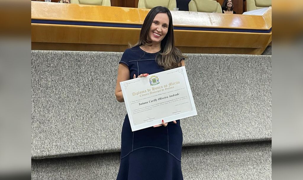 Profa. Dra. Tatiana Carilly recebe homenagem da Câmara dos Vereadores pelo Dia do Jornalista