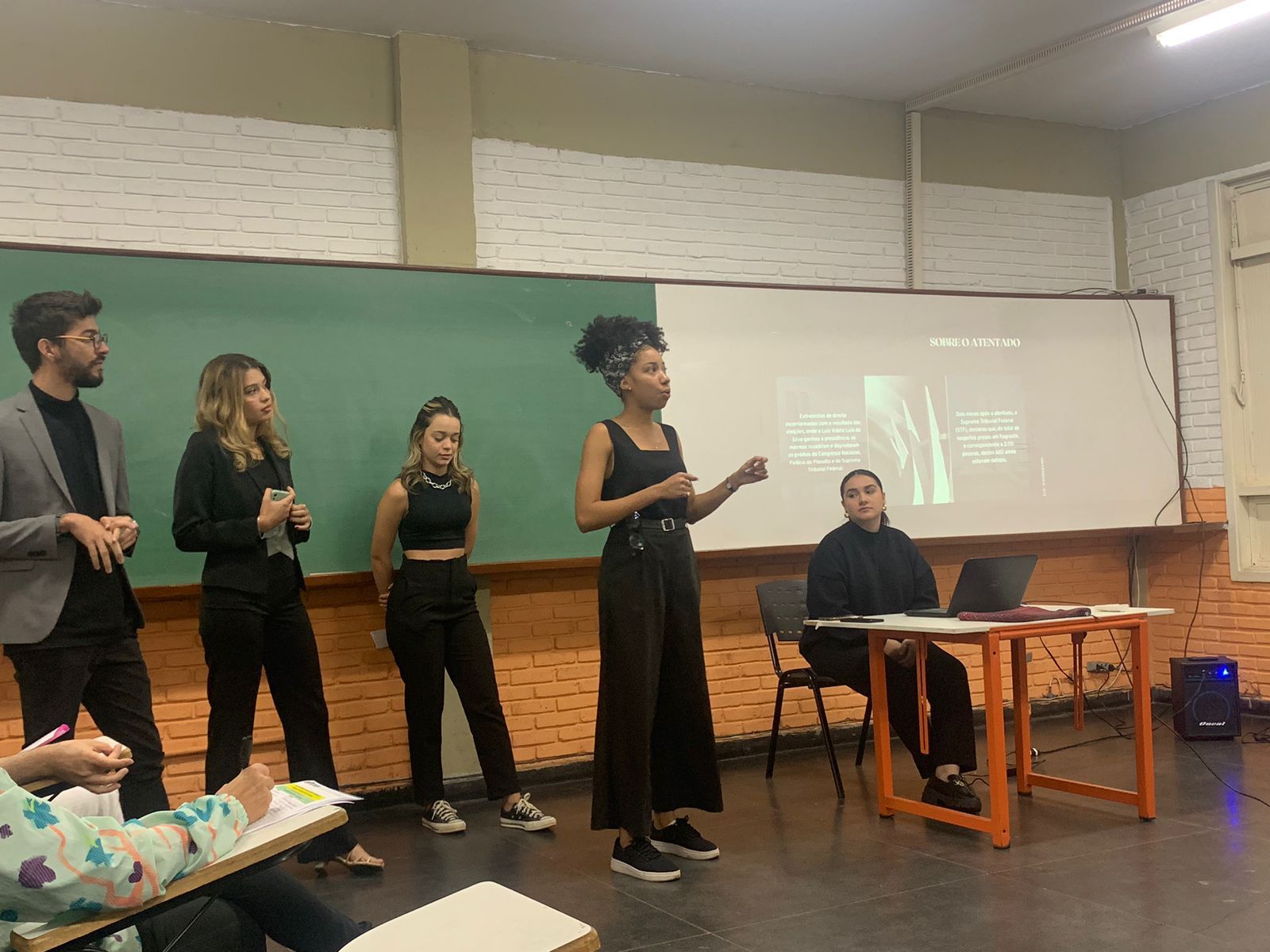 Apresentação dos alunos de Jornalismo | Foto: Uniaraguaia